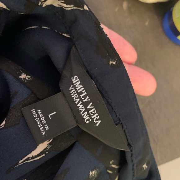 Simply Vera Vera Wang Navy Floral Blouse Size L - Picture 9 of 13